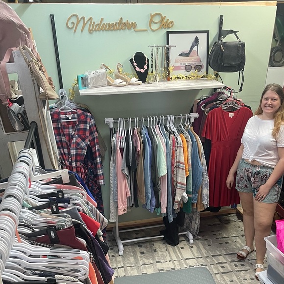 🌟Midwestern_chic Is Live.. Like the listing to be notified🌟 - Picture 3 of 15